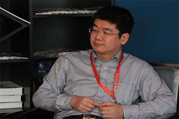 全球市场:美股三大指数集体收跌 纳指跌超4% 现货黄金创历史新高
